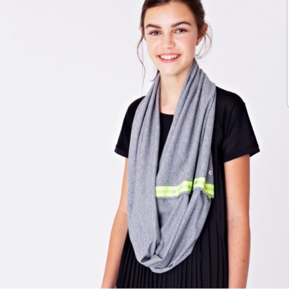 (A4) Ivivva By Lululemon Village Chill Scarf Snap Infinity Gray‎ Green One Size